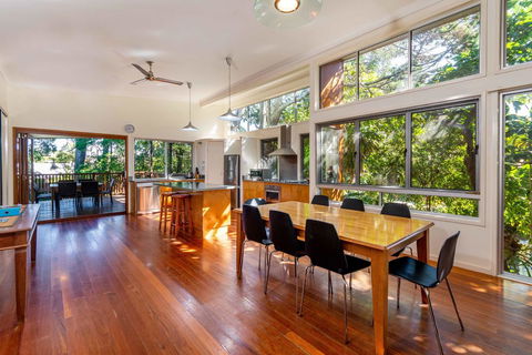 Decked Out For A Fantastic Holiday - Winnett St, Woorim (Upstairs Only) - Accommodation Bookings 3