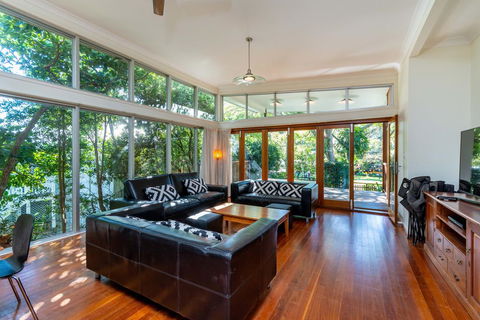 Decked Out For A Fantastic Holiday - Winnett St, Woorim (Upstairs Only) - Accommodation Bookings 1