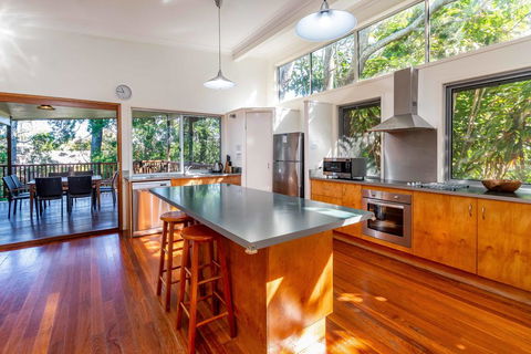 Decked Out For A Fantastic Holiday - Winnett St, Woorim (Upstairs Only) - Accommodation Bookings 2