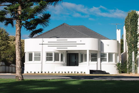 Deco Beach Luxury Apartments - Accommodation Bookings 0