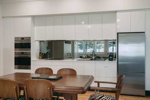 Deco Beach Luxury Apartments - Accommodation Bookings 3