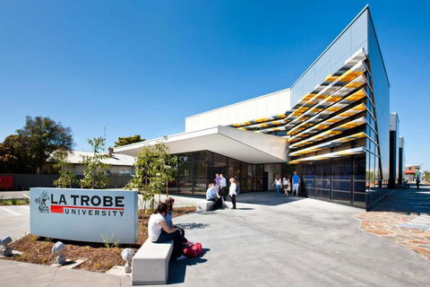 Delicate And Peaceful Bundoora Townhouse 11 - Accommodation Bookings 1