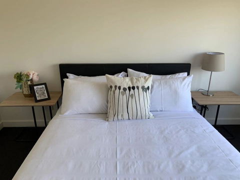 Delicate And Peaceful Bundoora Townhouse 11-R3 - Accommodation Bookings 0