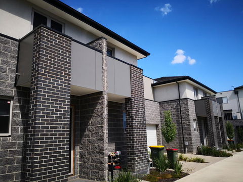 Delicate And Peaceful Bundoora Townhouse 12 - Accommodation Bookings 0