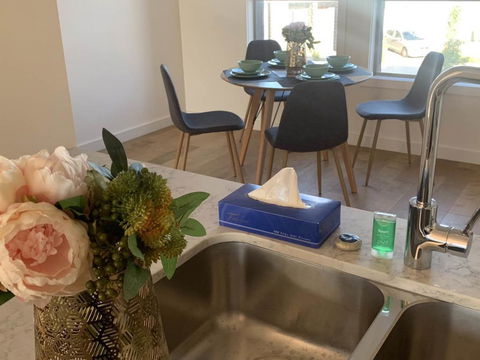 Delicate And Peaceful Bundoora Townhouse 12-R2 - Accommodation Bookings 2