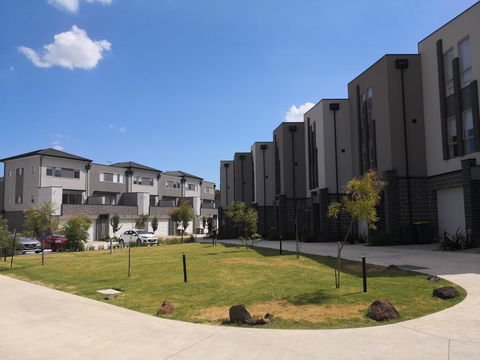 Delicate And Peaceful Bundoora Townhouse 20-R2 - Accommodation Bookings 3