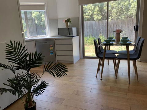 Delicate And Peaceful Bundoora Townhouse 20-R3 - Accommodation Bookings 2