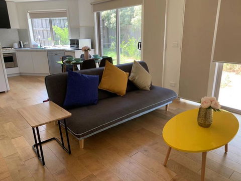 Delicate And Peaceful Bundoora Townhouse 7-R4 - Accommodation Bookings 2