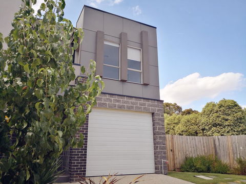 Delicate And Peaceful Bundoora Townhouse 7-R4 - Accommodation Bookings 0