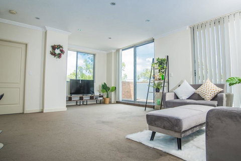 Designed Home Of Ultimate Convenience In Gordon - Accommodation Bookings 2