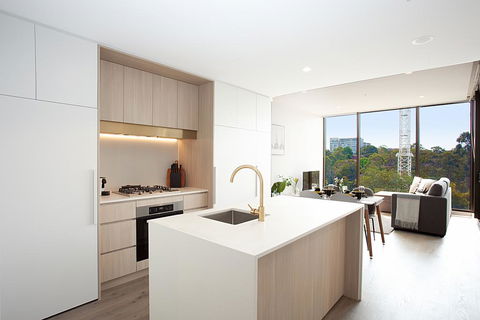 Designer Apartment With Balcony In Quiet Suburb - Accommodation Bookings 1