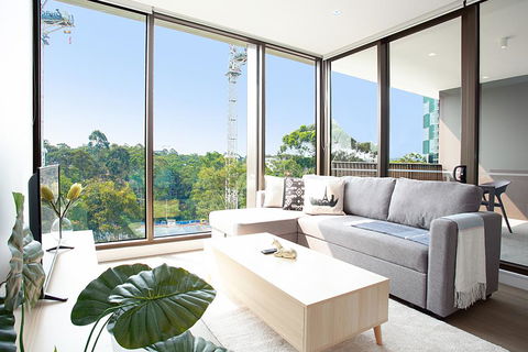 Designer Apartment With Balcony In Quiet Suburb - Accommodation Bookings 0