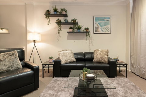 Designer Style Terrace In The Heart Of Surry Hills - Accommodation Bookings 1