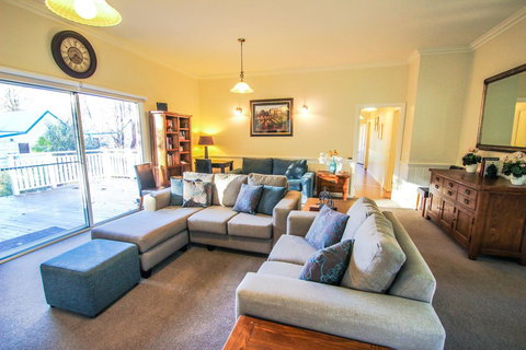 Dieudonne - Accommodation Bookings 2