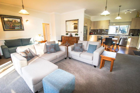 Dieudonne - Accommodation Bookings 1