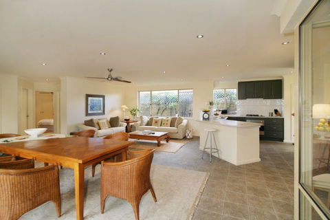 Dolphin 3 Bedroom House By Shoalwater Executive Homes - Accommodation Bookings 3