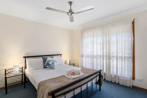 Dolphin Sands Holiday Cabins - Accommodation Bookings 0