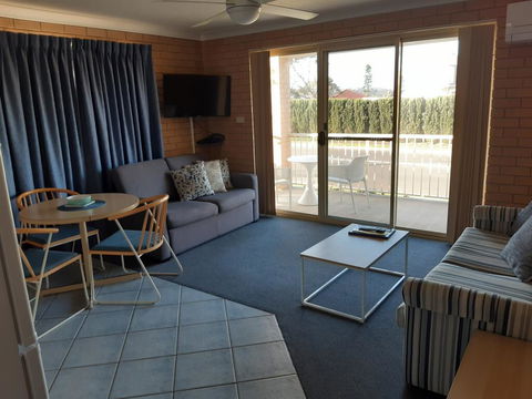 Dolphins Of Mollymook Motel And Fifth Green Apartments - Accommodation Bookings 1