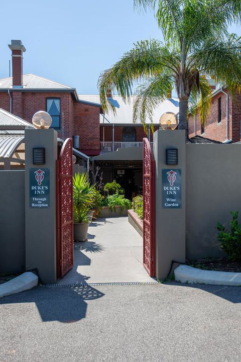 Duke's Inn - Accommodation Bookings 3
