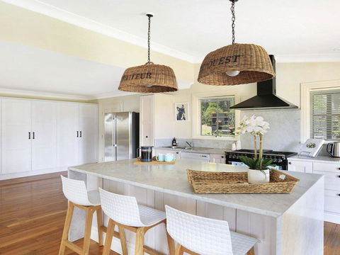 Duncraig House - Open Fireplace, Spa, Pet Friendly - Accommodation Bookings 3