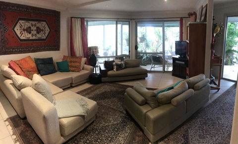 DUNGOOD- 3 Tallarook Cl Dunbogan - Accommodation Bookings 3