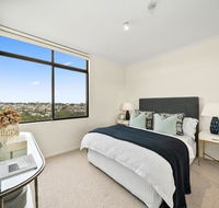 East Mirvac Building with Convenient Living - Accommodation Bookings