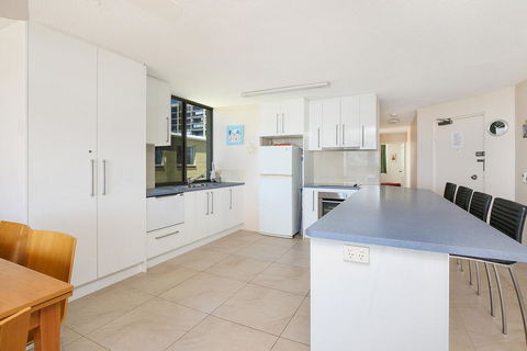 Eastbourne U6, 80 Esplanade. Golden Beach - Accommodation Bookings 1
