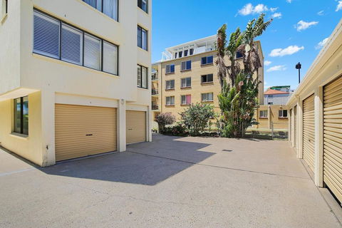 Eastbourne U6, 80 Esplanade. Golden Beach - Accommodation Bookings 2