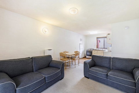 Eastern Beach Units #3 - Accommodation Bookings 3