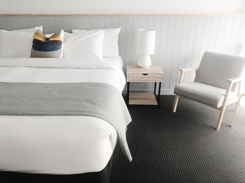 Eight Spence - Accommodation Bookings 0
