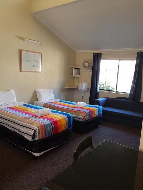 El Lago Tourist Park - Accommodation Bookings 3