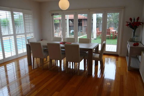 Elegant Entertainer - Accommodation Bookings 0