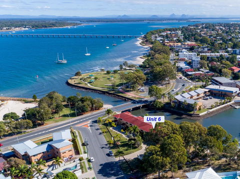 Elegant Waterfront Gem Where The Ocean Meets The Canal! - Accommodation Bookings 0