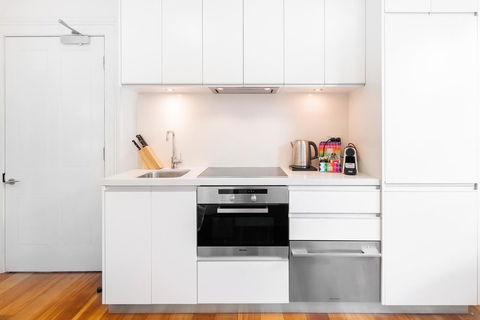 Elegantly Styled Studio In Stunning Glebe Estate - Accommodation Bookings 2