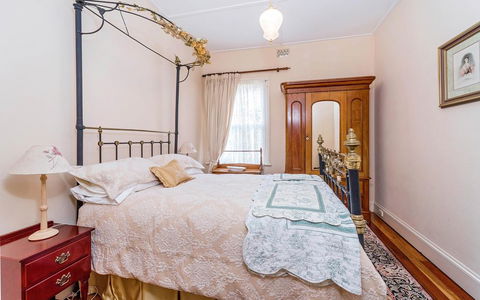 Eliza 1875 Red Brick Duplex Townhouse - Accommodation Bookings 3