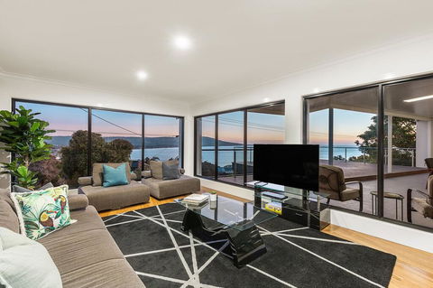 Ellerina Sea Vista Luxury Family Retreat With Sauna, Pool, Amazing Water Views, Walk To Beach - Accommodation Bookings 3