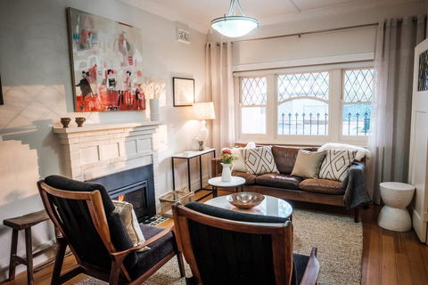 Elwood Beach Calming Tones - Pets, Garden - Accommodation Bookings 0