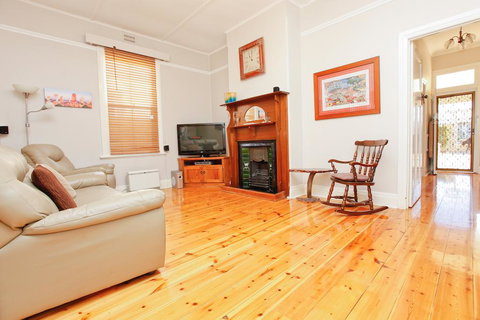 Emaroo Cottages Broken Hill - Accommodation Bookings 3