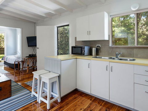 Enjoy The Soothing Sea Breeze - Accommodation Bookings 1