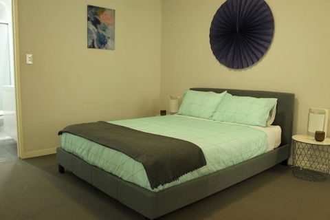 Enjoyable Holiday Home For Group Six - Accommodation Bookings 1