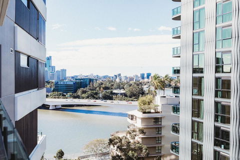 Entire Apartment-South Bank Luxe-Mater Hospital-Heated Pool-Netflix-WIFI-Gabba - Accommodation Bookings 1