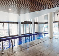 Entire Apartment-South Bank Luxe-Mater Hospital-Heated Pool-Netflix-WIFI-Gabba