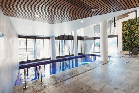 Entire Apartment-South Bank Luxe-Mater Hospital-Heated Pool-Netflix-WIFI-Gabba - Accommodation Bookings 0