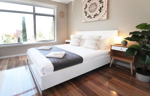EROS City Fringe - Wifi, Wine, Netflix, Pets OK And Park Views! - Accommodation Bookings 0