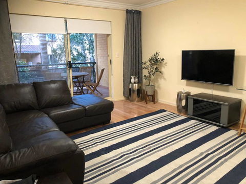 Escape To Strathfield For 8 Guests - Accommodation Bookings 0