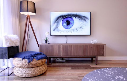 EVOLVE Near Adelaide CBD - Netflix / Wine / Lock Up Garage! - Accommodation Bookings 1