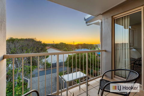 EXCLUSIVE OCEAN VIEW PENTHOUSE ON MARINE PARADE - Accommodation Bookings 2