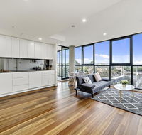 Executive City-centre Apartment with Parking - Accommodation Bookings