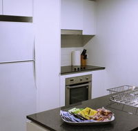 Executively Styled 2 Bed 2 Bath Perfect Location - Accommodation Bookings