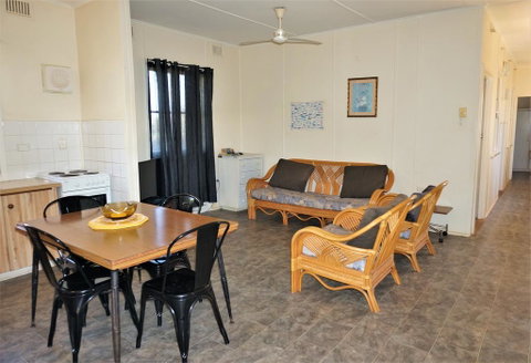 Exmouth Villas Unit 29 - Affordable 3 Bedroom Villa With A Great Location - Accommodation Bookings 3